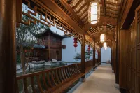 查濟滿堂紅大院