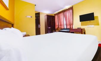 OYO 90486 New Station Hotel