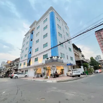 White Corner Hotel Отели рядом с достопримечательностью «Русский рынок»