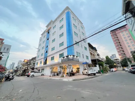 White Corner Hotel