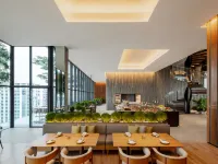 Hyatt Centric Kota Kinabalu Отели рядом с достопримечательностью «Варисан Сквер»