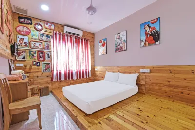 OYO Home 90764 Coke Guest House Hotel dekat Pos Laju office