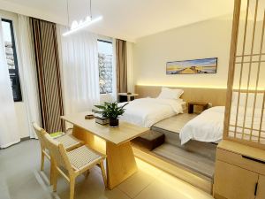 Lushan Blue Sea Holiday Inn