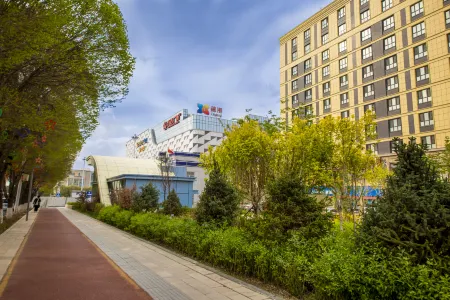 Wassim Hotel (Urumqi Airport Degang Wanda) Отели рядом с достопримечательностью «Xinjiang University of Engineering (Tianjin Road Campus)»
