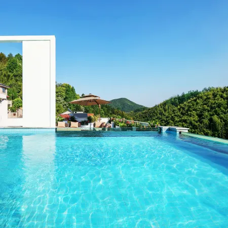 Moganshan Chujianshanye Hot Spring Light Luxury Beauty Hotel