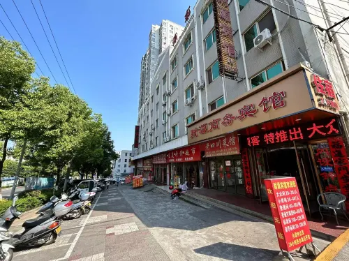 Caiyuan Business Hotel (Ankang Railway Station)