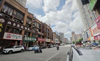 Longxiang Deluxe Hotel (Fangchenggang Administration Center)