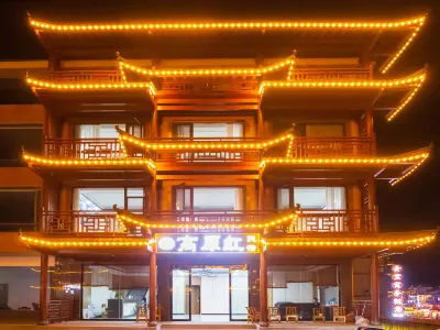 Shennongjia Plateau Red Homestay (Dajiuhu Pingqian Ancient Town Branch) Hotel in zona Pingqian Ancient Town