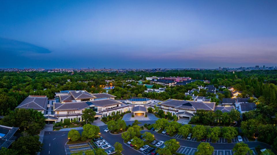 Slender West Lake Hot Spring Resort Yangzhou