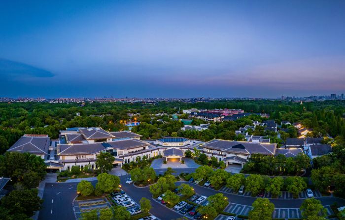 Slender West Lake Hot Spring Resort Yangzhou