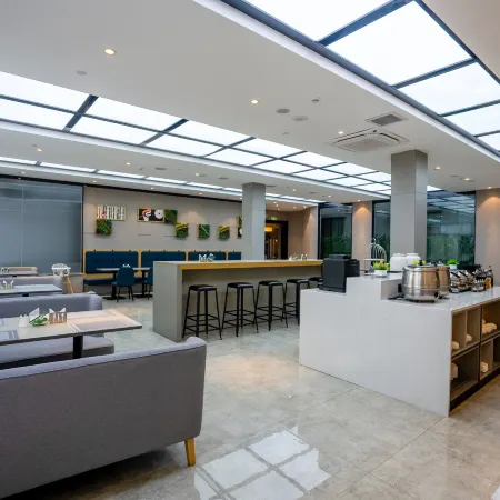 HanTing Hotel (Lincang Yun County Bus Station)