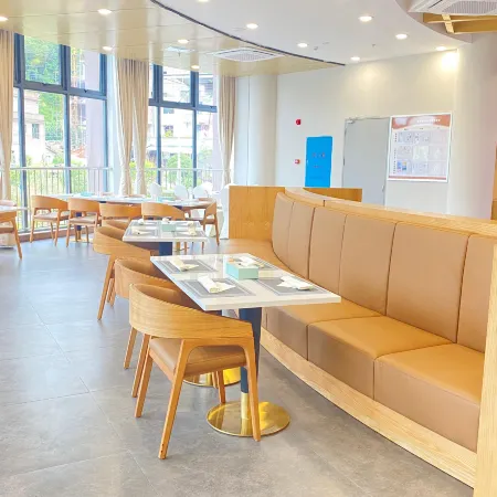 Yuyue Hot Spring Holiday Hotel