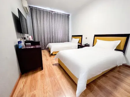 Rooy Hotel (Beijing Bajiao Amusement Park) Отели рядом с достопримечательностью «Dabei Temple»