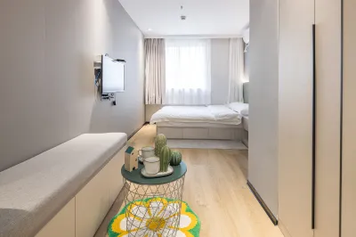 YOUNG Serviced Hotel (Shanghai World Expo Exhibition & Convention Center) Hotel in zona Lupu Bridge