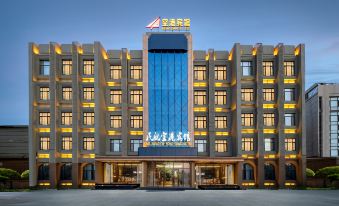 The front view and side facade of a hotel or restaurant in an urban setting feature large windows and a modern design at Konggang Hotel (Harbin Airport International Terminal)
