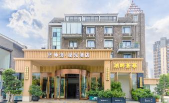 Yiyi Star Hotel (Chengdu Strait Tea City Sanhechang Subway Station)