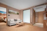 Vienna Hotel (Haikou Meilan International Airport T2 Terminal) Отели рядом со станцией Meilan жд вокзал
