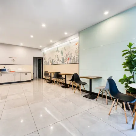 7 Days Premium (Yibin Daguan Tower Cuipingshan Park Branch) Отели в г. Ибинь