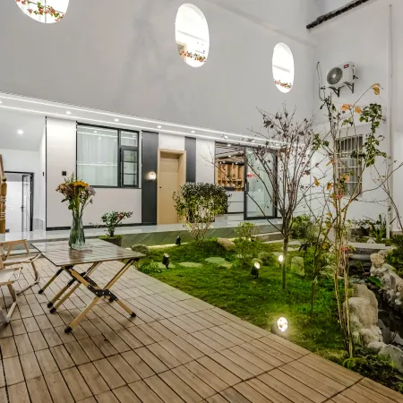 Memorial Day · Fully Intelligent Luxury Vacation Resort (Dali Ancient Town South Gate Store)