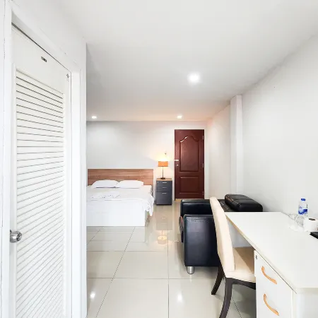 Freesia Bangphi Guest House