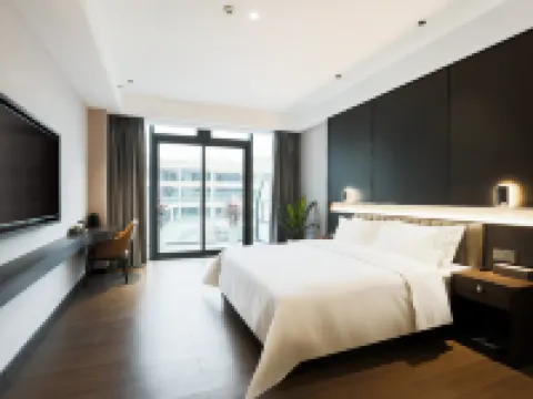 Hongyue City Hotel (Dongtou Shiguanghui Chinese Lantern World West Gate) Hotels in Zigong