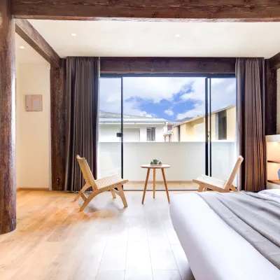 Shangri-La Muyu Xunsen B&B (Dukezong Ancient City Branch) Hotels near Diqing Museum