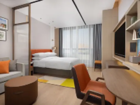 HOME2 SUITES BY HILTON Jingjiang Binjiang New Town فنادق في جينغجيانغ