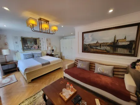 Saigon by Night Luxury Hotel