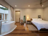 Taryn Tara Cafe and Stay Hotels in Mae On