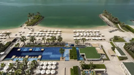 Fairmont Bab Al Bahr Отели рядом с достопримечательностью «Мост Шейха Заеда»