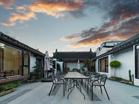 Floral Hotel·Homestay hotel (Shanghai Qingxi Old Street) Отели рядом с достопримечательностью «Shanghai Wanfo Pavillon»