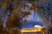 Far Hill Reflect snow - Romantic