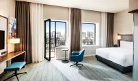 Courtyard Baku Hotels in der Nähe von Dövlәt Bayrağı Meydanı