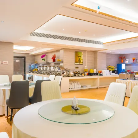 Nanning Jinshuiwan International Hotel ( Nanhu Park Macun Subway Station) Отели рядом с достопримечательностью «Гора Цинсю»