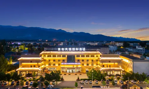 Tekesi Phoenix International Hotel