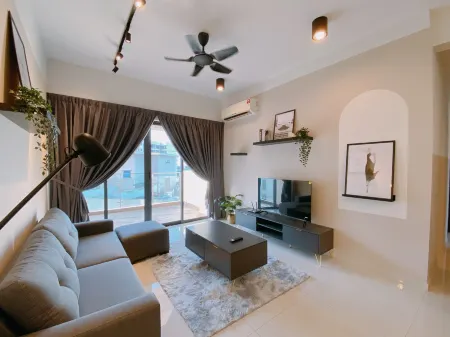 Country Garden Danga Bay 2 by Lions Bay
