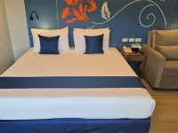 دايز إن باي ويندام باتونج بيتش فوكيت Hotels near مجمع بارادايس باتونغ