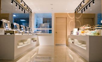 LAVANDE Hotel (Shenzhen Pingshan High-speed Railway Station Longdong Subway Station)