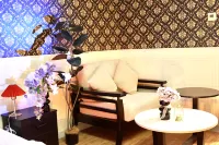 On the other hand· Chasing Waves Hidden Sea Holiday Homestay (Rushan Yintan Beach Branch)