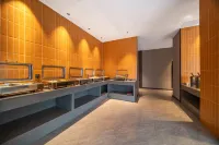 Weina Hotel (Xinyang Pingqiao Century Square Store) Hotels in Xinyang