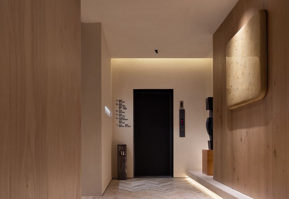 5. 시쯔리 아트 호..