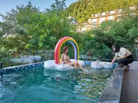 Zhangjiajie Four Seasons Lai · Riverside Resort Hotel (Baofeng Lake Scenic Area) - Pools
