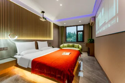 Yuncheng Huitong Hotel (Tiaoshan East Street Store)
