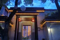 Eaglewood (LT) Hotel