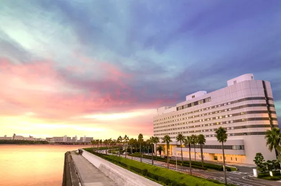 Kamar hotel modern yang nyaman
