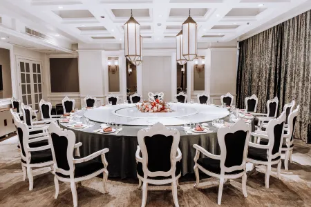 Century Yuan International Hotel (Guannan County Government Store, Lianyungang) Отели рядом с достопримечательностью «Er'langshen Culture Relics Park»