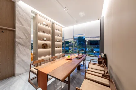 Zhuhai Jinfeng wutong Garden Hotel(Tangjia Ancient Town Sun Yat sen University Zhuhai Campus Store) Отели рядом с достопримечательностью «Qi Ao Island»