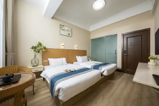 Nanzhao Cheap Hotel (Weishan Ancient City High-speed Railway Station Branch)