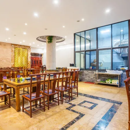 Maitreya Sanlong Hotel (Huquan Hot Spring Ecological Park Honghe Water Town Branch)