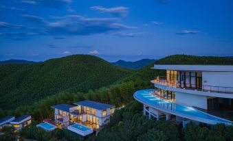 Huixin Retreats